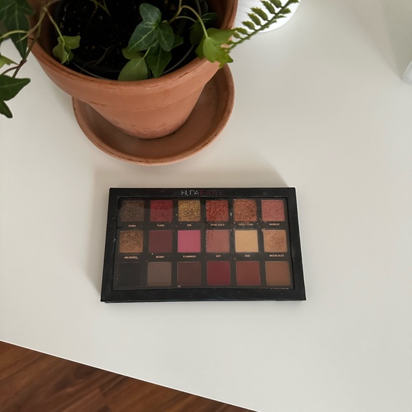 Huda beauty rose gold palette - Picture 1 of 4